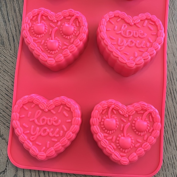Valentine’s Day Mini Cakes Heart Shaped Silicone Baking Cake Mold Pink New - Picture 4 of 4